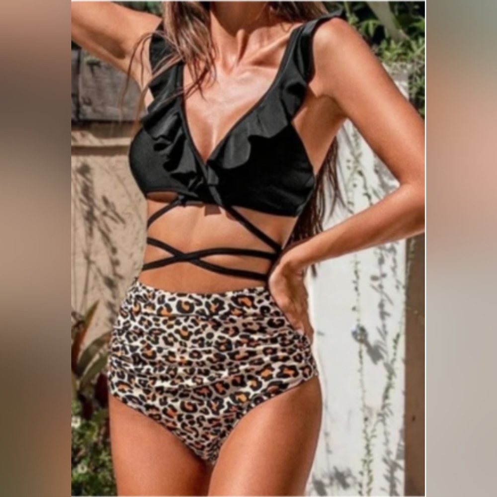 *2 for $30* Cupshe black and cheetah bikini - Picture 2 of 3